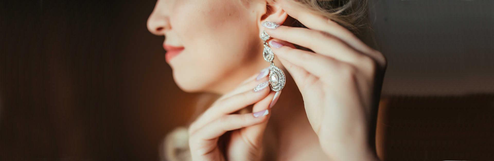 How to choose Jewelry for a Wedding Dress?