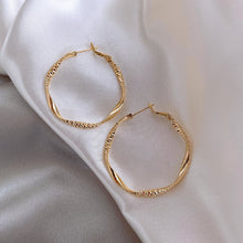 Load image into Gallery viewer, Minimalist Metal Gold Plated Hoop Earrings