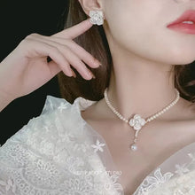 Load image into Gallery viewer, Flower Pearl Necklace Set
