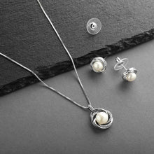Load image into Gallery viewer, Minimalist Pearl Pendant Necklace Set