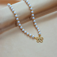 Load image into Gallery viewer, Gold Plated Flower Pearl Necklace