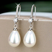 Load image into Gallery viewer, Pearls Drop Earrings