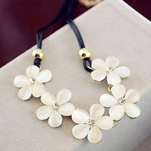 Load image into Gallery viewer, Flower Shaped Necklace
