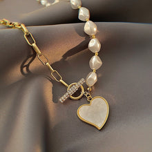 Load image into Gallery viewer, Pearl Hollow Chain Clasp Necklace
