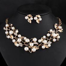 Load image into Gallery viewer, Pearl Crystal Leaf Necklace Set