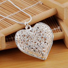Load image into Gallery viewer, Retro Exquisite Heart Pendant Necklace (7384276762818)