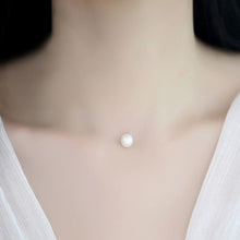 Load image into Gallery viewer, Fashion Pearl Simple Fish Line Crystal Necklace (6926371389634)